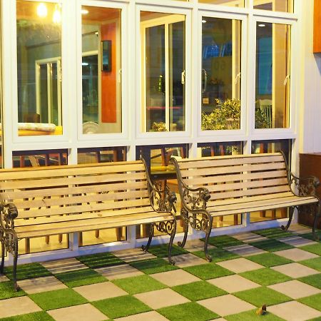 A Nighttime Krabi Exterior foto