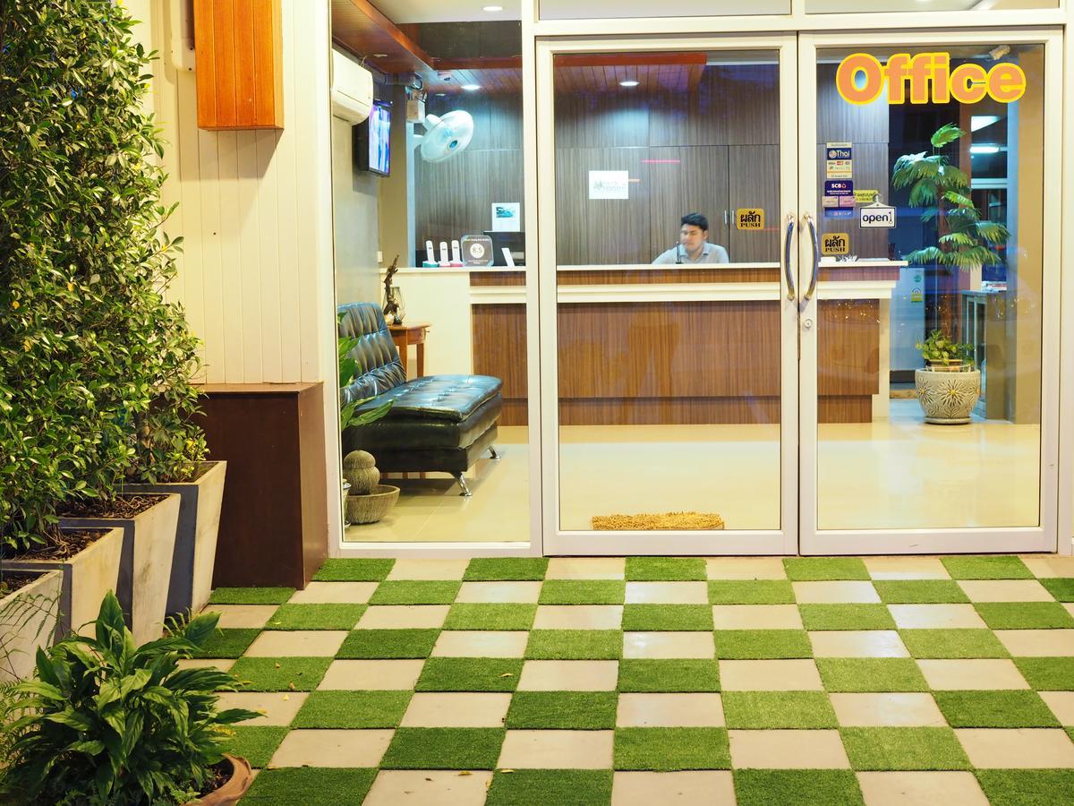 A Nighttime Krabi Exterior foto